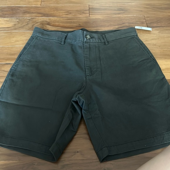 NWT Old Navy Slim Fit Built in Rotation Flex Chino Size 32 Men’s! - Picture 1 of 4